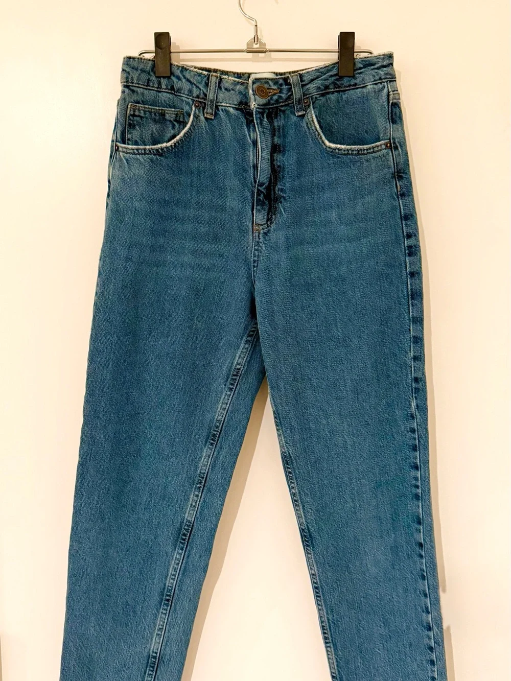 BDG High-Rise Mom Women's Jeans in Medium Blue Wash
